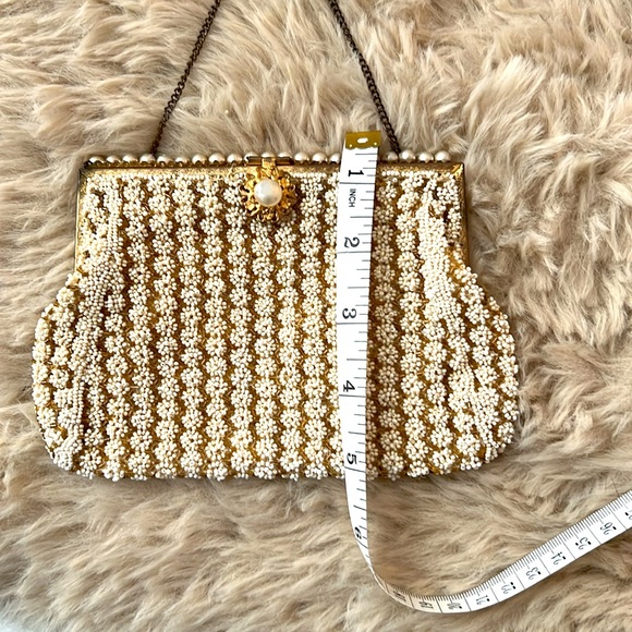 Vintage French micro beaded purse, silk lining, brass chain and closure - Picture 11 of 12
